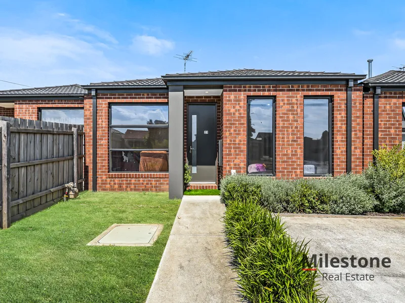 Low Maintenance Stunner Promises Easy Living !!