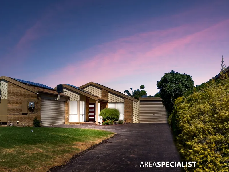 Renovated 4 bedroom Family Home in the Heart of SEABROOK