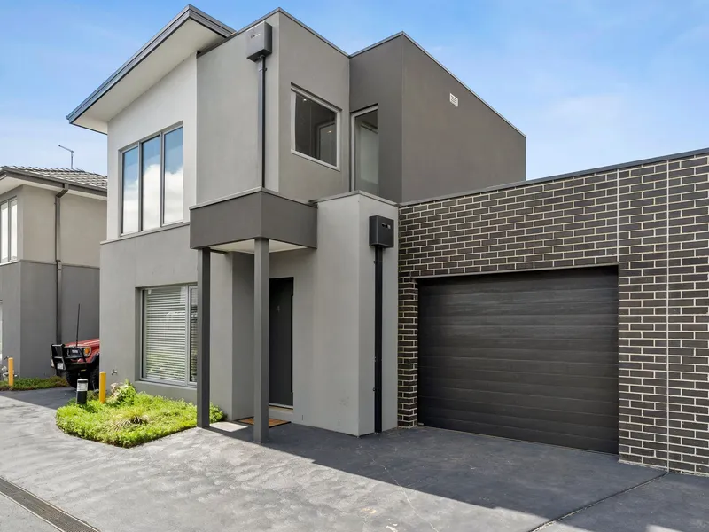 Immaculate Townhouse