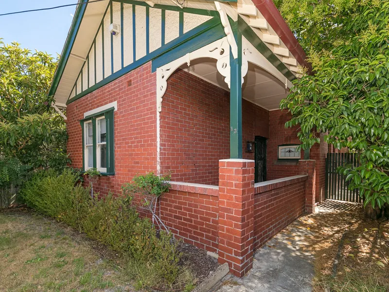 BEAUTIFULLY PRESENTED AND POSITION PERFECT.