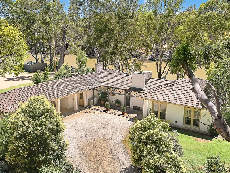 Absolute River Frontage - SKI ZONE