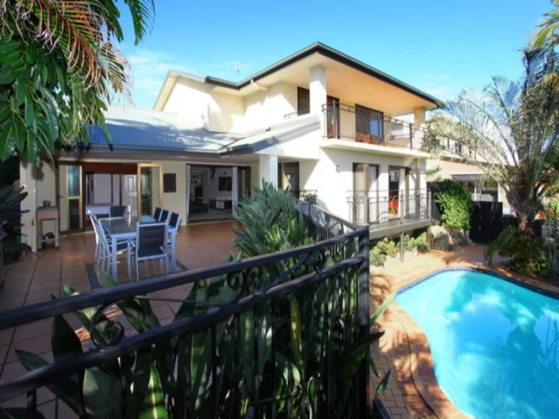SORRENTO  - Sensational family home on wide water!
