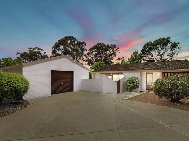 Ideal setting in a sought after suburb!