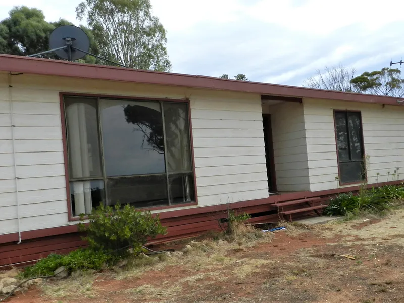 Rural Living - Renovator's Delight