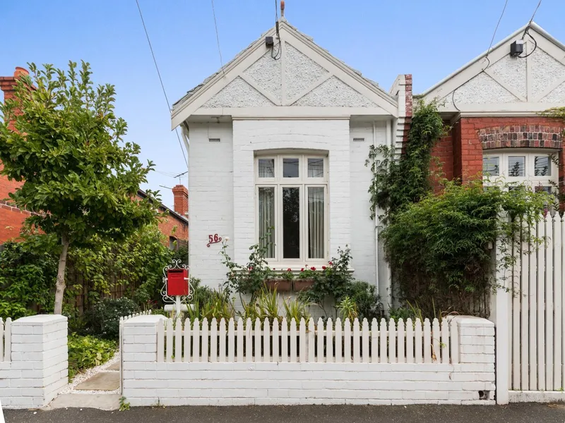 White Picket Fence, Unbeatable Location