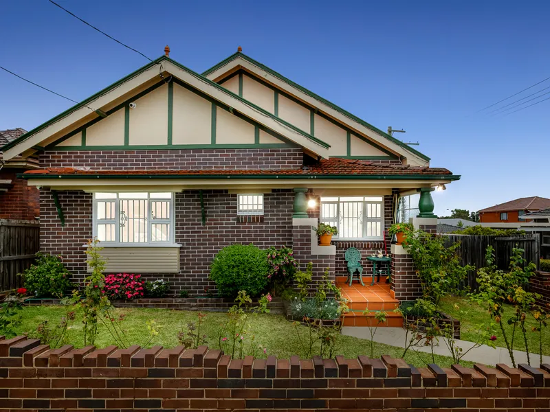 Picture-perfect Californian bungalow in undisputed blue ribbon location