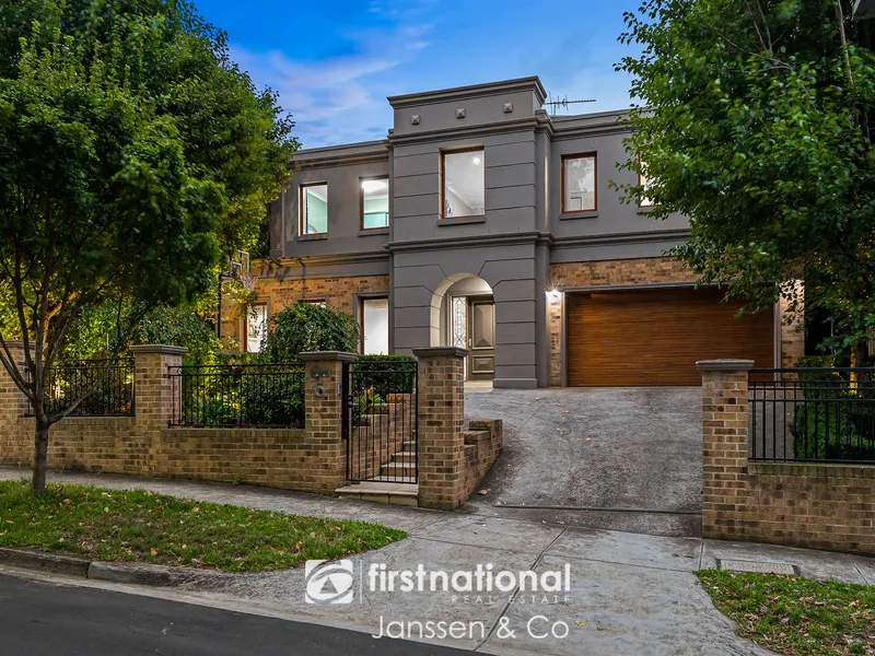 6 Bedroom Luxury Family Home In Scotch Hill Surroundings