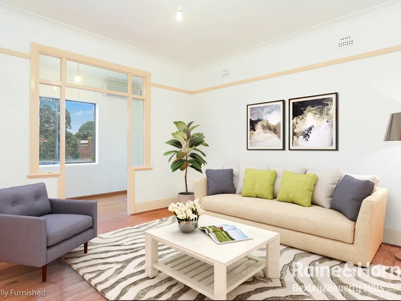 Pet friendly art deco flat
