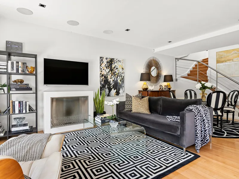 Designer Home with self contained Studio/Home office/Nanny residence in super location