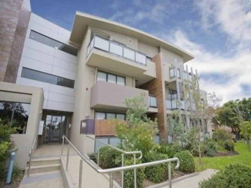 Sea-Side Apartment Living - 2 Bdrm, 1 Bath Secure Parking PLUS 2 Balconies