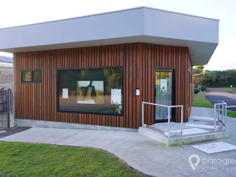 MODERN BEACH HOME WITH ADDITIONAL INCOME STREAM