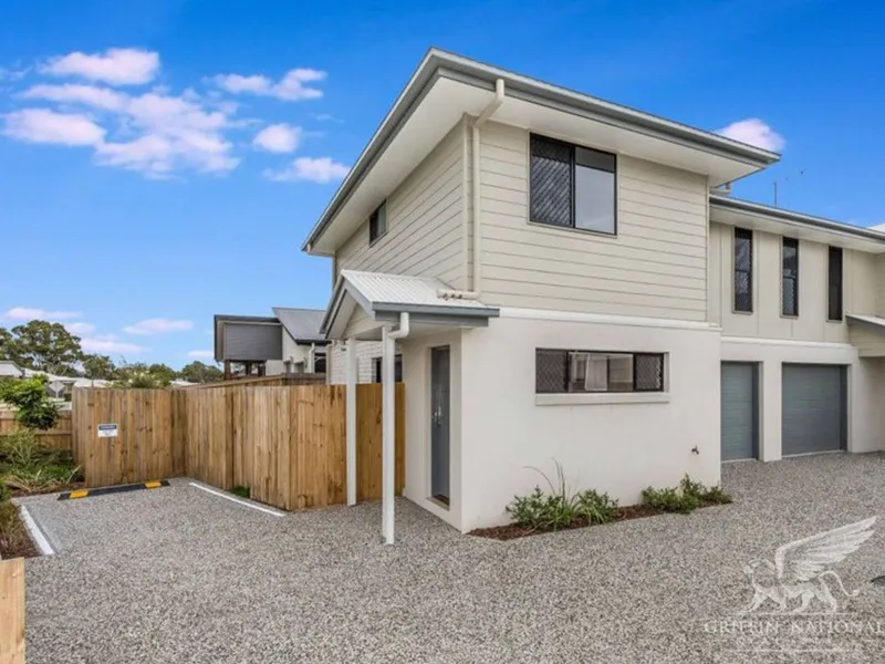 Near-New Townhouse In Quiet Neighbourhood