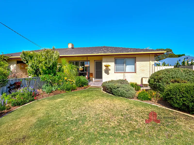 WELL PRESENTED LOW MAINTANENCE HOME!