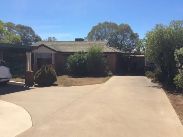 EASILY MAINTAINED 3 BEDROOM VILLA