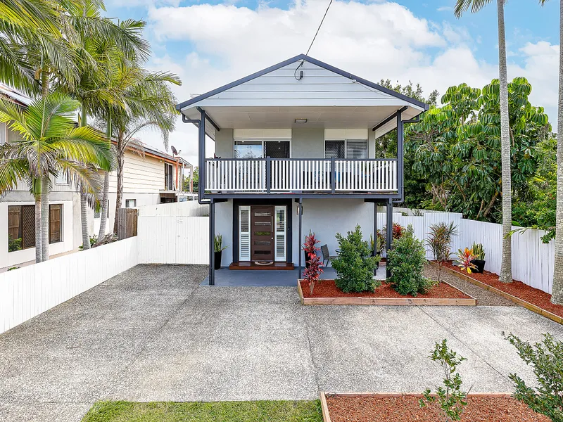 FULLY RENOVATED -SIDE ACCESS- POOL - WALK TO WATER