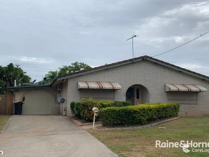 4 BEDROOM WITH POOL MAINTENANCE INCLUDED