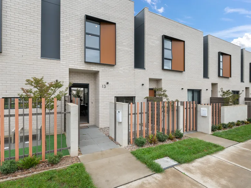 A CAPTIVATING TOWNHOUSE IN SOUGHT AFTER THROSBY