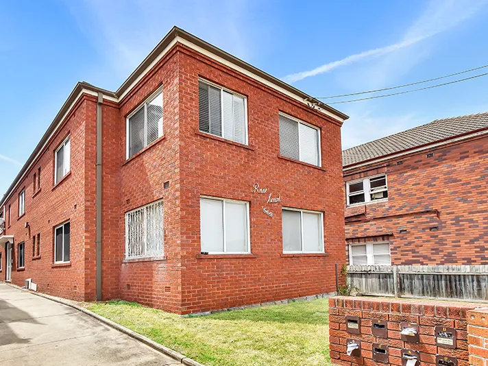 GROUND FLOOR 1 BEDROOM APARTMENT IN CONVENIENT LOCATION