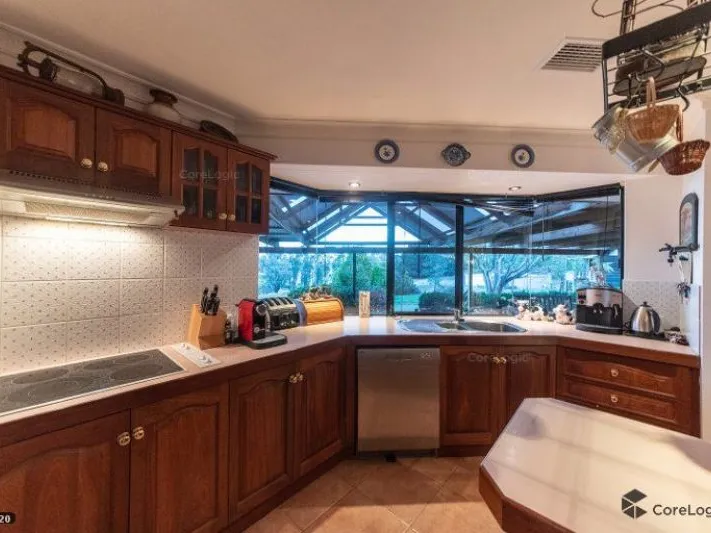 Town house. Quite location near collie river close to shopping centre