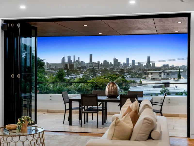 Contemporary Family Grandeur and Remarkable City Views