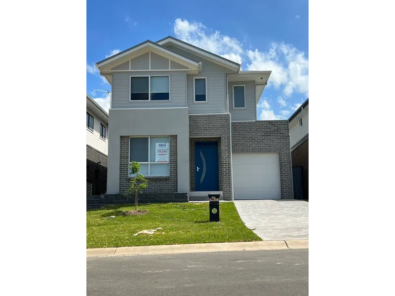 Near new 5 bedroom house for lease