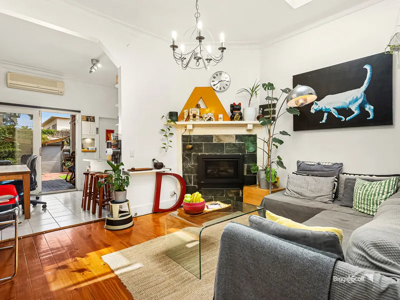 THE ULTIMATE INNER CITY PAD.......