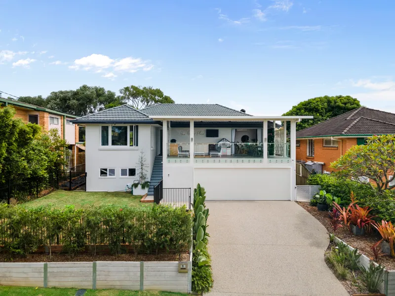 Stunning Renovated Family Entertainer