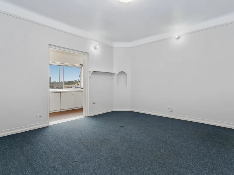 Spacious three bedroom apartment in prime location