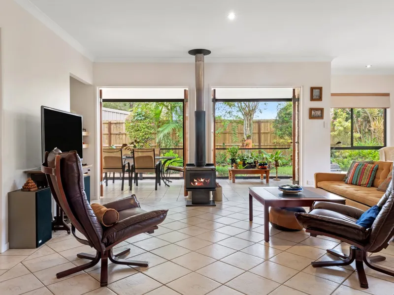 VERY TIDY HOME - DUAL LIVING OPTION