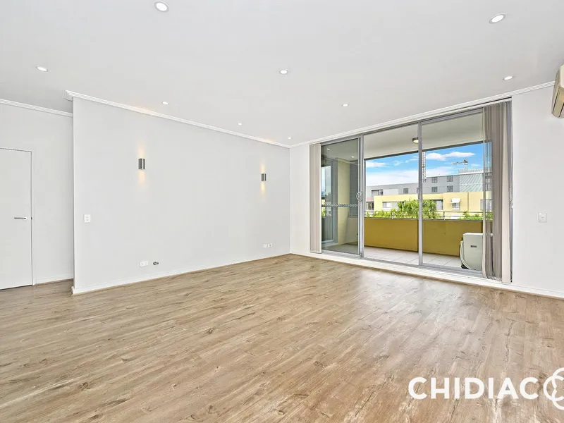 Modern residence | Floorboards | Two balconies