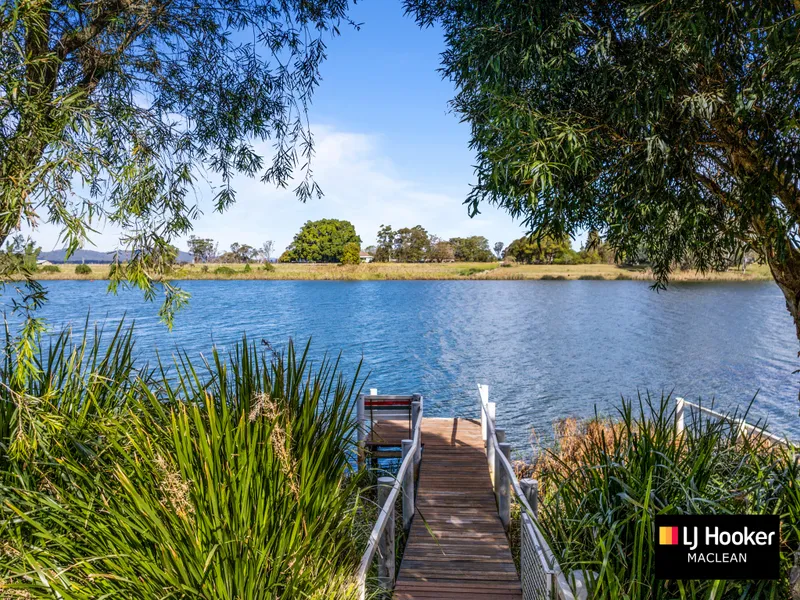 RIVERFRONT LIVING AT IT'S BEST!