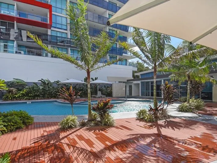 AMAZING 6TH FLOOR APARTMENT BUILDING TWO