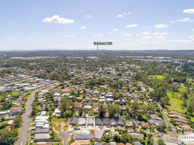 BRAND NEW DUPLEX - PARK NEARBY - CLOSE TO LOGAN HOSPITAL, WOOLLIES, COLES, M1, VERY CENTRAL POSITION