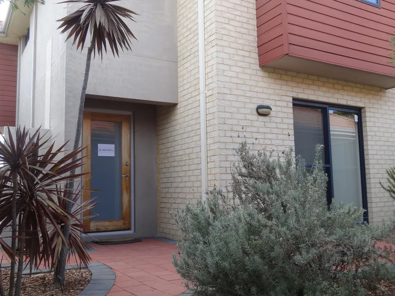 Superb A/C townhouse in lovely private location