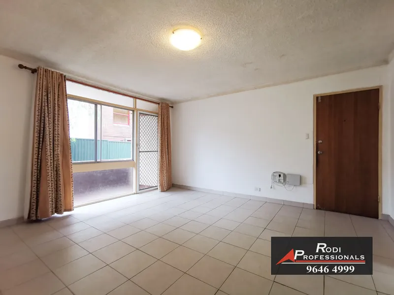Quiet Location, Ground Floor, Close to Woolworths and Station, Lock-Up Garage