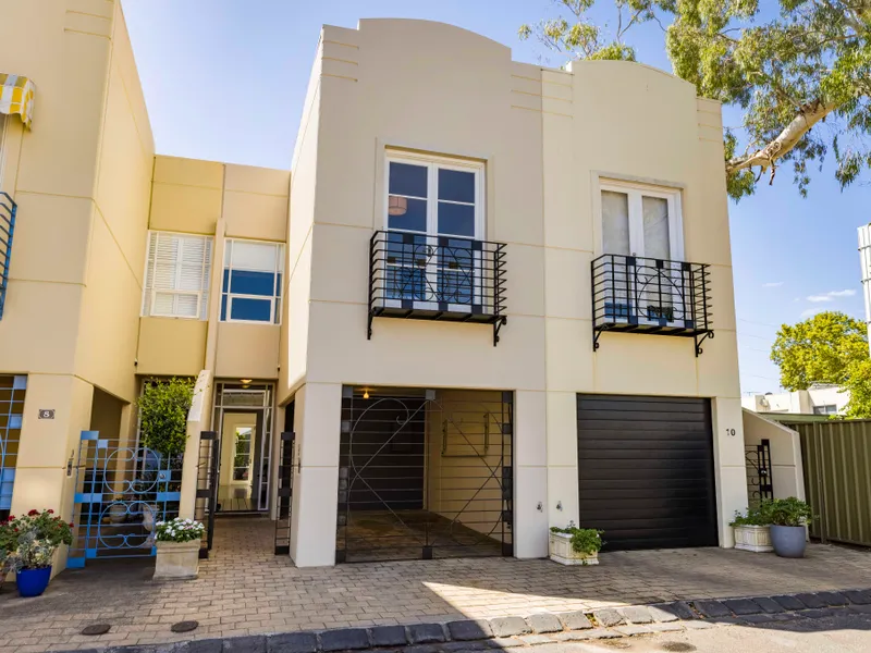 Live the Luxe lifestyle of an East-Sider