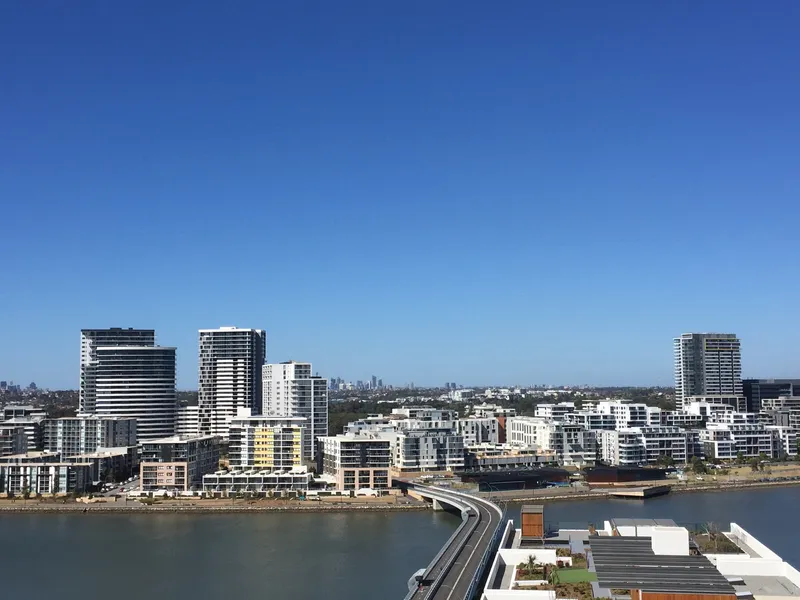 SIRIUS! Nearly Brand New One Bedroom apartment with large winter garden !