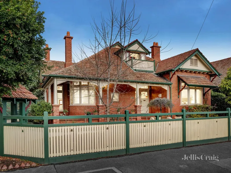 Grace and grandeur in prestige position