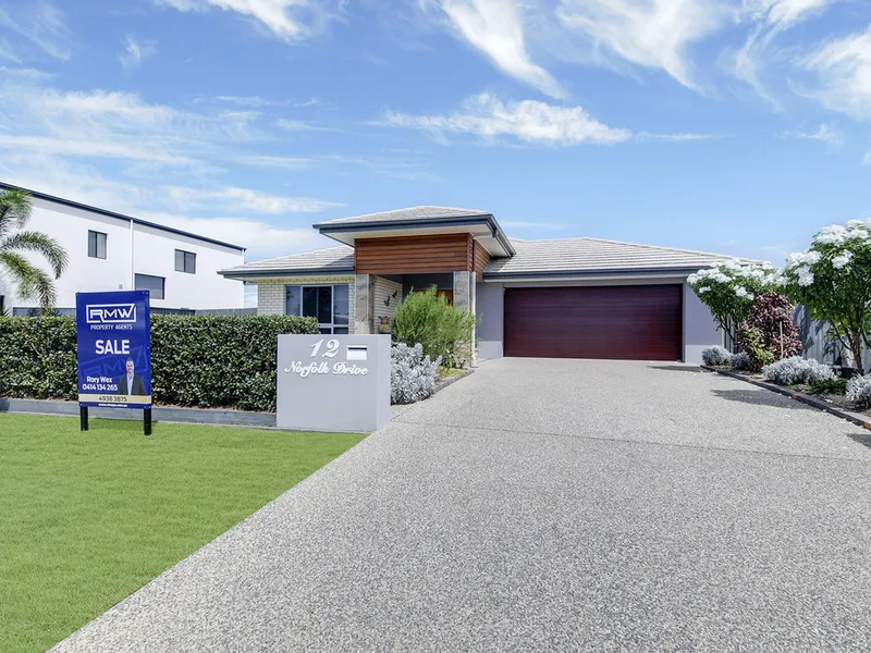 Immaculate Home with room to park the Boat or Van!