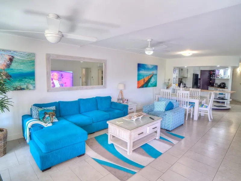 Prime Front Row Beachfront Apartment in The Pavilions Resort