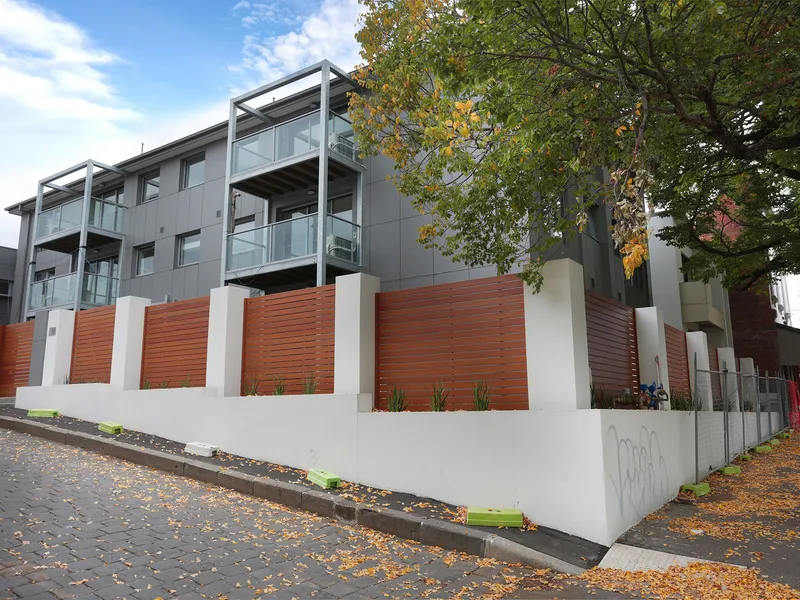 Stunning ground-floor apartment & large courtyard