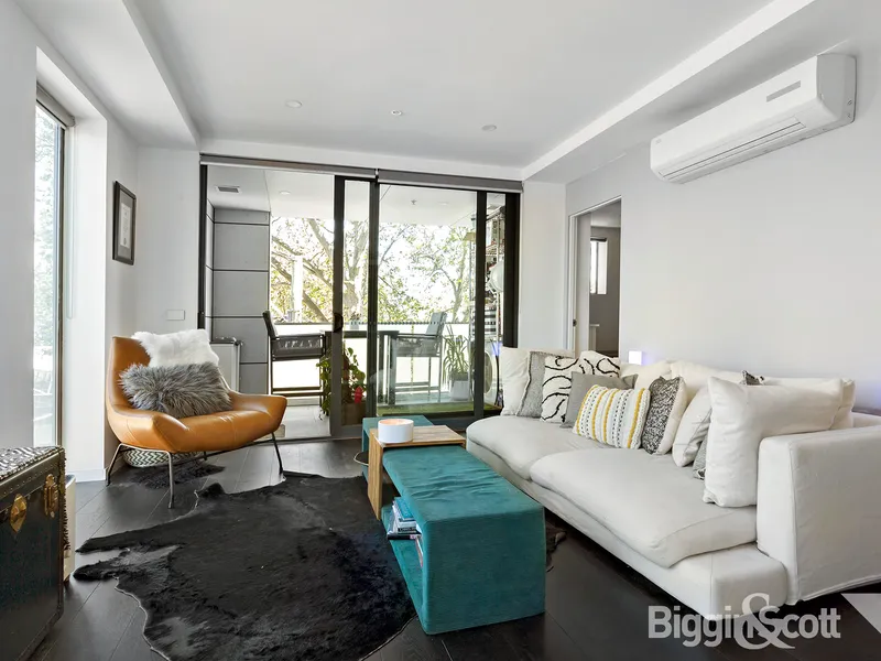 LIVE IN LUXURY IN THIS STYLISH ABBOTSFORD PAD!