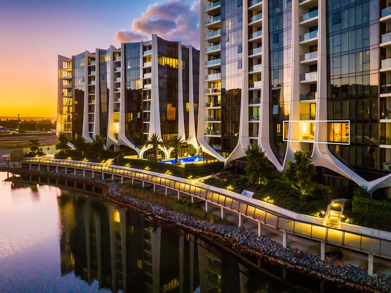 A Serene Lakeside Retreat