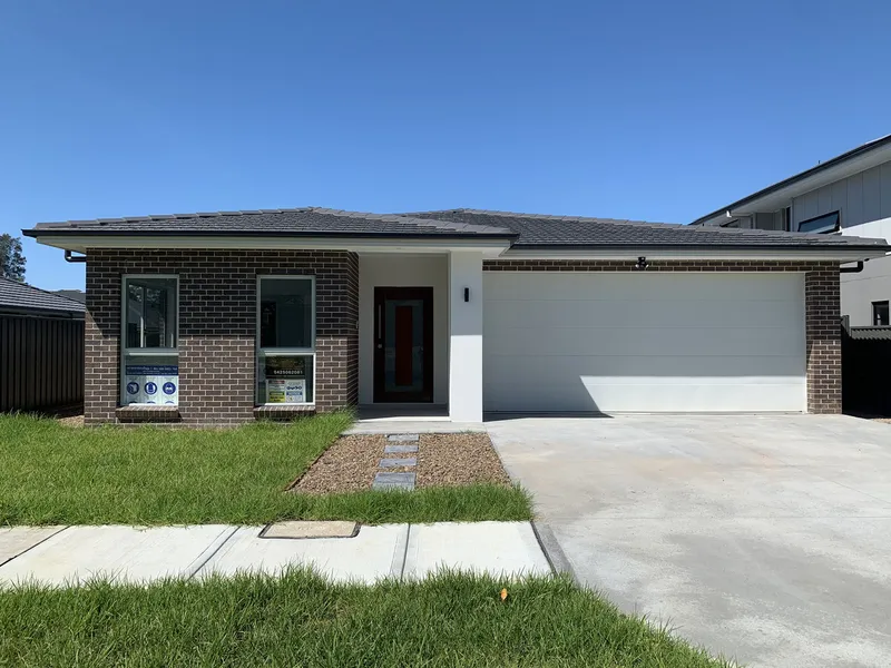 Beautiful Brand New Home – Internet & Lawn Maintenance Included!