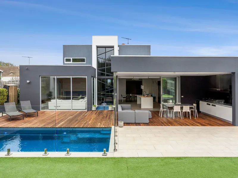 Luxury Family Living in the heart of Newtown