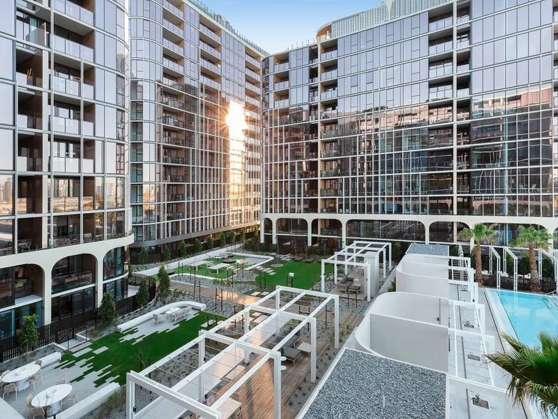Expansive 3 Bedroom + Study Apartment With Brilliant Bay Views