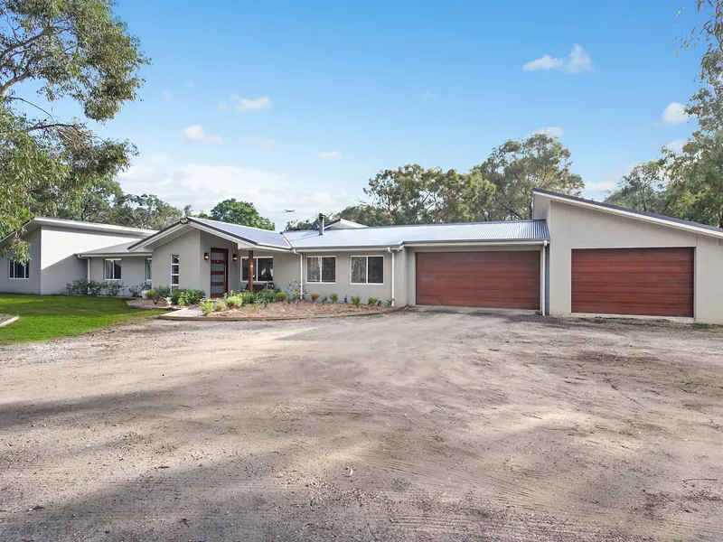 Contemporary homestead spread across 4 acre block