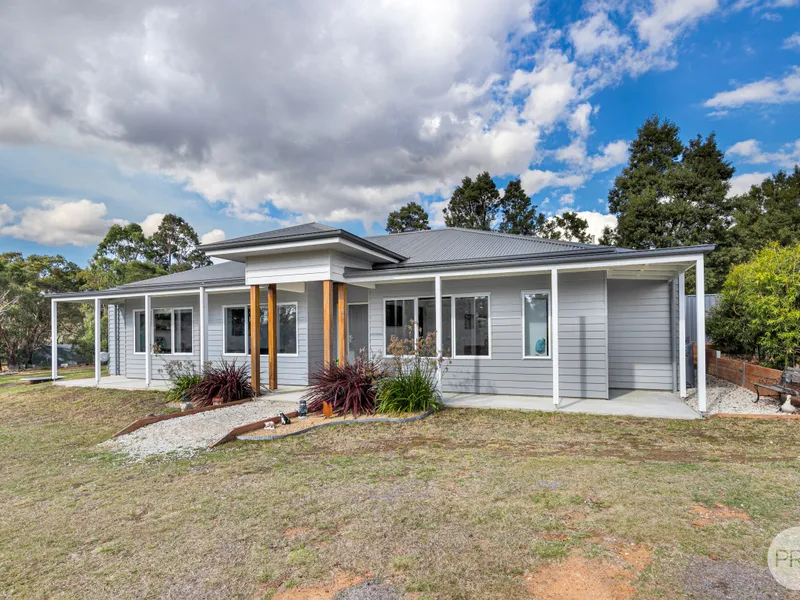 Experience This Contemporary Home In A Peaceful Country Setting