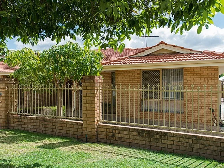 LOW MAINTENANCE WELL-MAINTAINED VILLA!