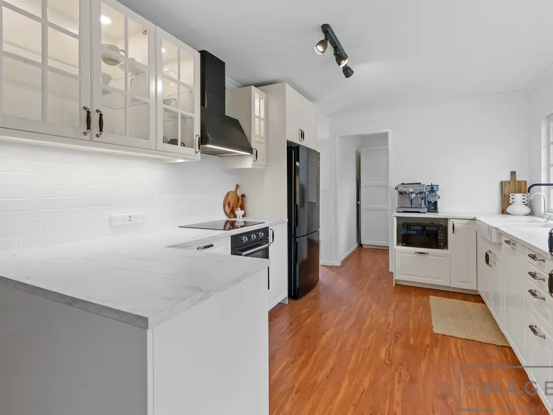 FRESHLY RENOVATED 5 ACRE HOME WITH A/C, ORCHID & AMPLE STORAGE